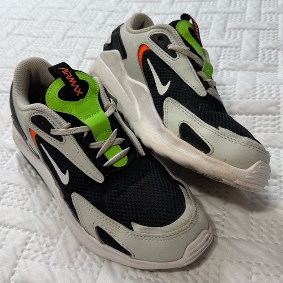 Nike Air Max Bolt Running Shoes Sneakers Youth Size 5Y CW1626-002 Unisex 2022 - Picture 2 of 10